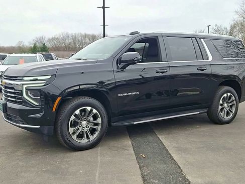 Certified 2025 Chevrolet Suburban LT w/ Comfort Package image 7