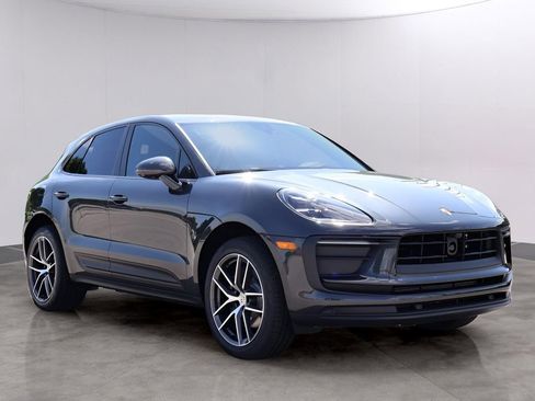 Certified 2025 Porsche Macan image 11