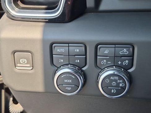 Used 2024 GMC Sierra 1500 Denali w/ Denali Reserve Package AWD/4WD image 17