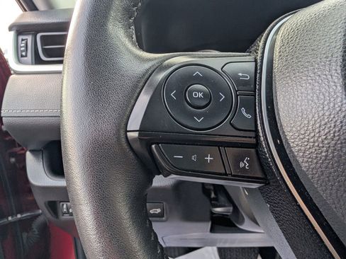 Used 2020 Toyota RAV4 XLE Premium image 29