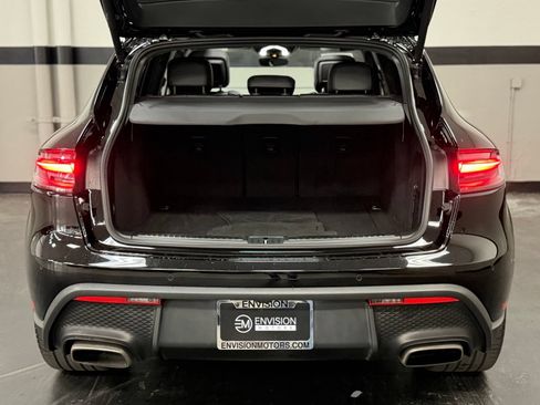 Used 2023 Porsche Macan AWD/4WD image 16