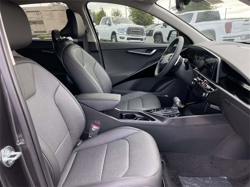 New 2025 Kia Niro SX image 14
