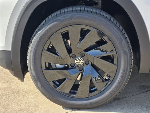 New 2026 Volkswagen Atlas SE image 10