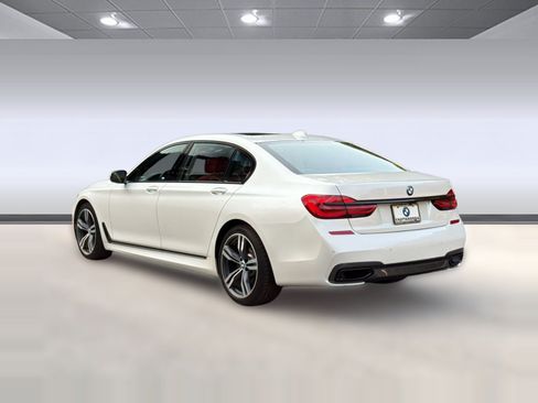 Used 2019 BMW 740i w/ Executive Package RWD image 3