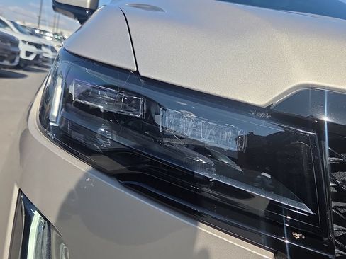 Used 2024 Cadillac Escalade ESV Sport RWD image 7