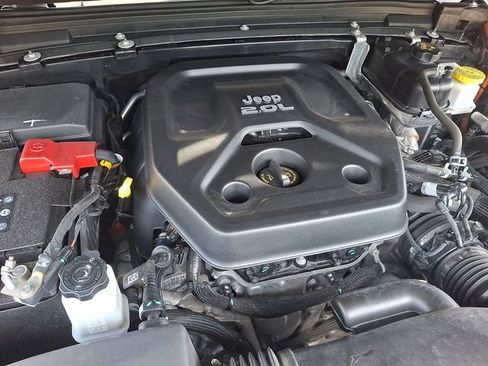 Used 2023 Jeep Wrangler Unlimited Sahara AWD/4WD image 28