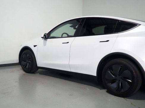 Used 2026 Tesla Model Y Long Range RWD image 56