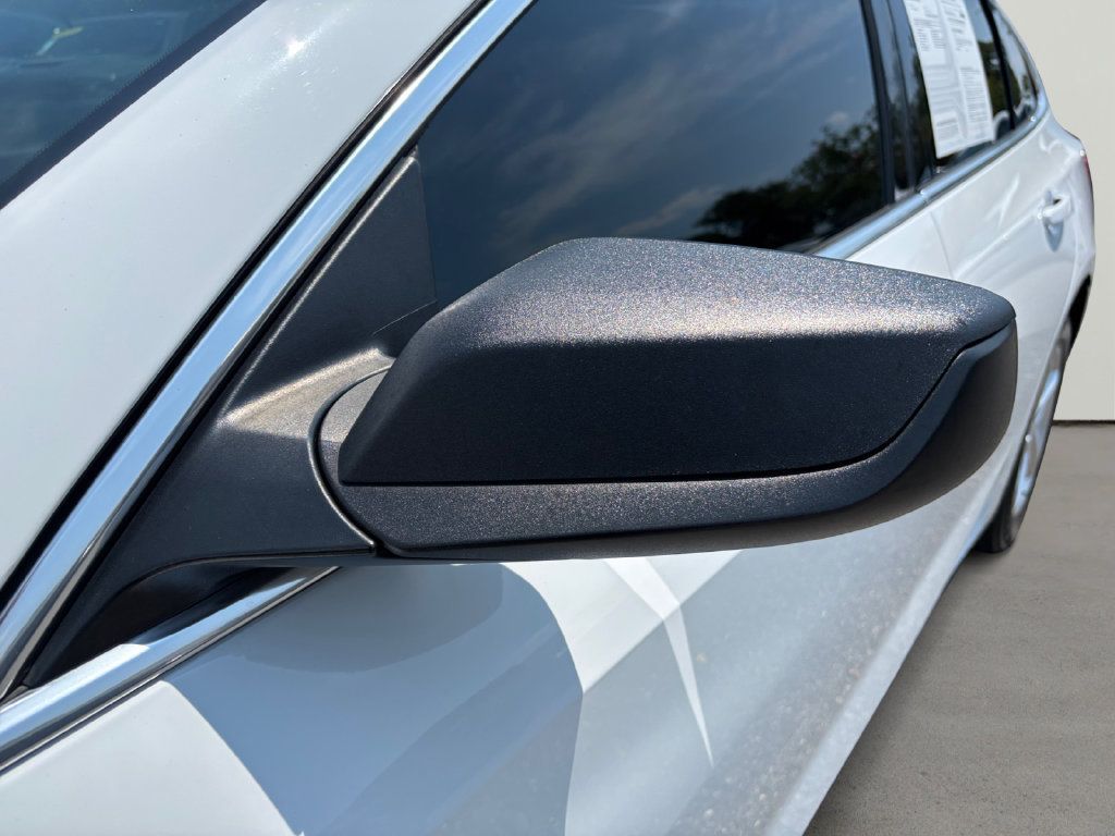 Used 2021 Chevrolet Malibu LS FWD image 11