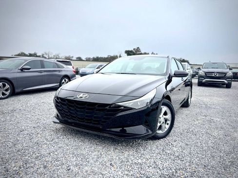 Used 2021 Hyundai Elantra SE image 1