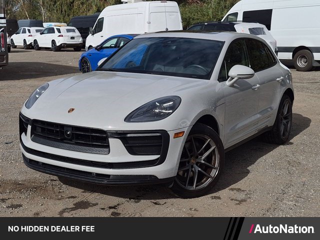 Used 2023 Porsche Macan AWD/4WD image 1