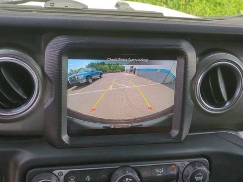 Used 2023 Jeep Wrangler Unlimited Sahara w/ Safety Group AWD/4WD image 14