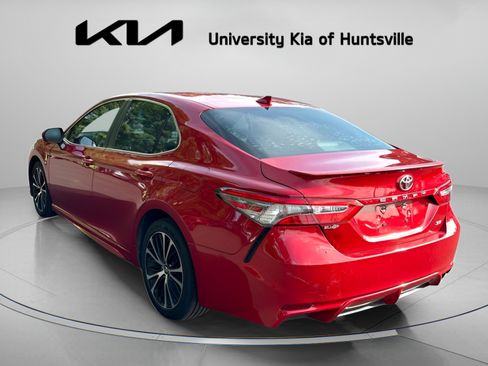 Used 2019 Toyota Camry SE FWD image 6
