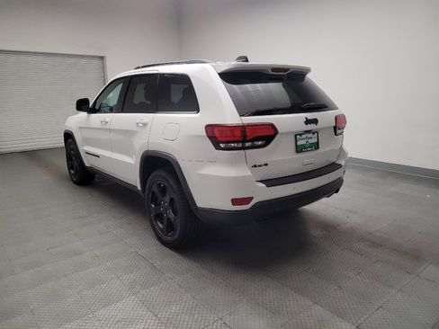 Used 2019 Jeep Grand Cherokee Laredo AWD/4WD image 5