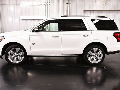 Used 2024 Ford Expedition King Ranch image 4