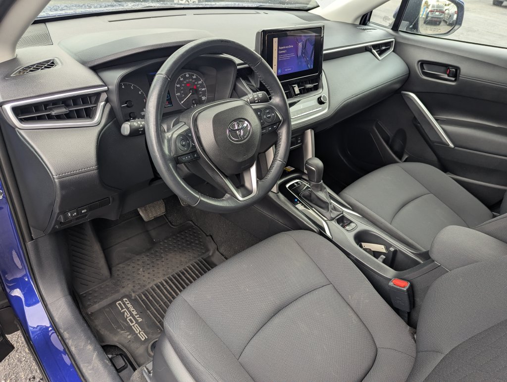Used 2023 Toyota Corolla Cross LE AWD/4WD image 23