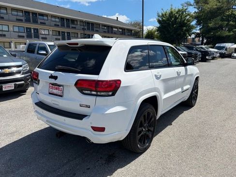 Used 2019 Jeep Grand Cherokee Altitude AWD/4WD image 7