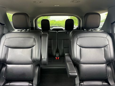 Used 2022 Ford Explorer XLT w/ Equipment Group 202A image 19