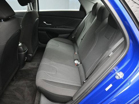 Used 2025 Hyundai Elantra SE FWD image 20
