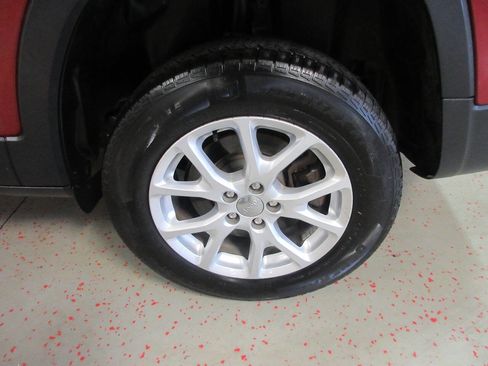 Used 2016 Jeep Cherokee Latitude w/ Cold Weather Group image 25