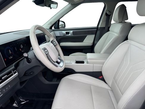 Used 2025 Hyundai Santa Fe SEL FWD image 9