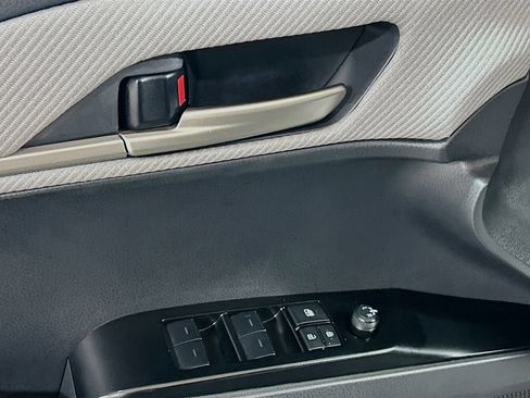 Used 2025 Toyota Camry SE w/ Convenience Package FWD image 15
