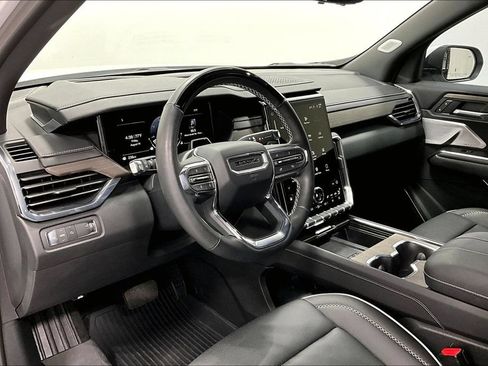 Used 2025 GMC Acadia Denali w/ Super Cruise Package FWD image 16