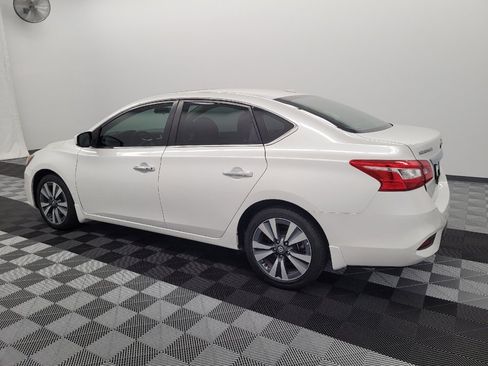 Used 2019 Nissan Sentra SV w/ Special Edition Package FWD image 3