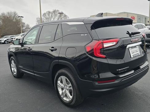 Used 2024 GMC Terrain SLE image 5