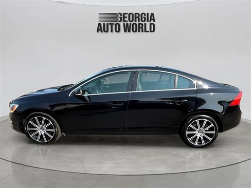 Used 2018 Volvo S60 T5 Inscription Platinum image 2