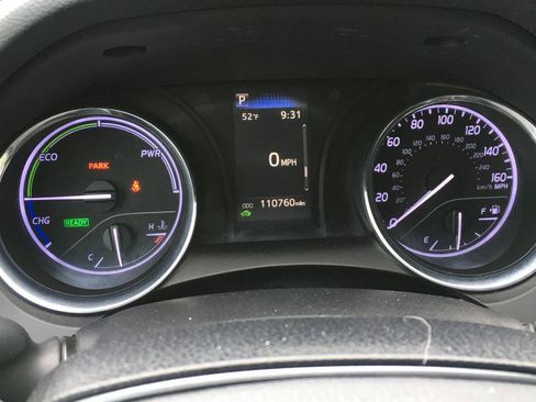 Used 2019 Toyota Camry LE FWD image 2