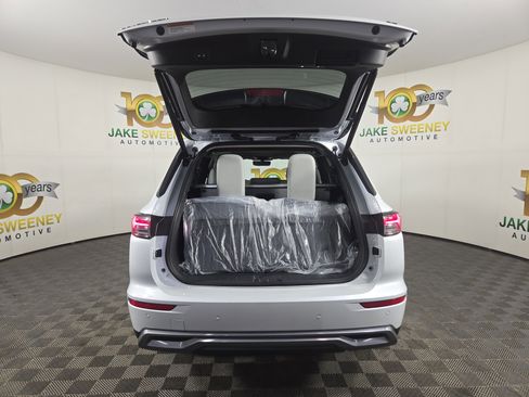 New 2025 Mitsubishi Outlander SE image 33