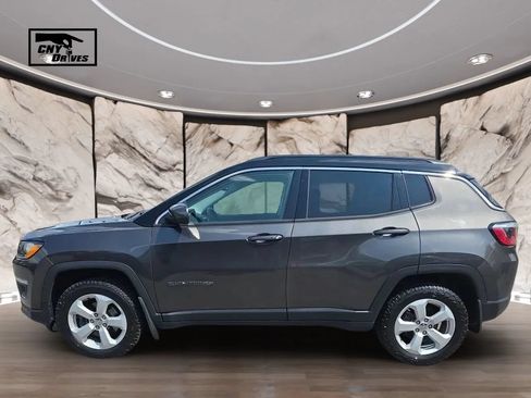 Used 2018 Jeep Compass Latitude w/ Popular Equipment Group AWD/4WD image 8