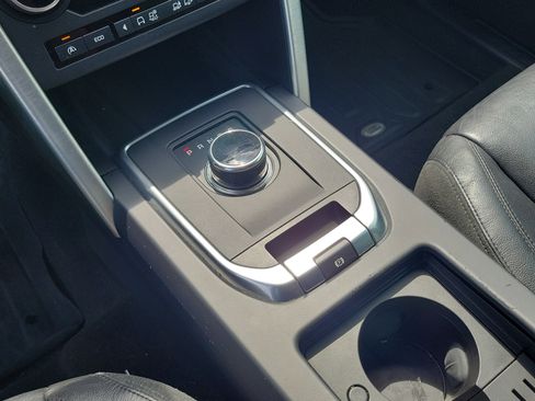 Used 2017 Land Rover Discovery Sport SE image 32