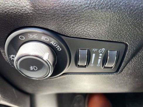 Used 2025 Jeep Compass Limited AWD/4WD image 12