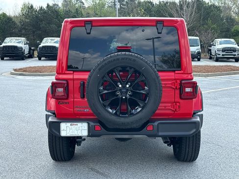 Used 2025 Jeep Wrangler Unlimited Sahara image 6