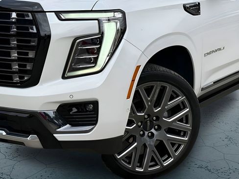 Used 2025 GMC Yukon Denali Ultimate AWD/4WD image 3