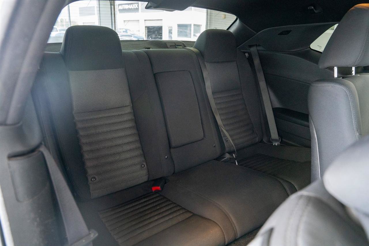 Used 2014 Dodge Challenger SXT RWD image 18