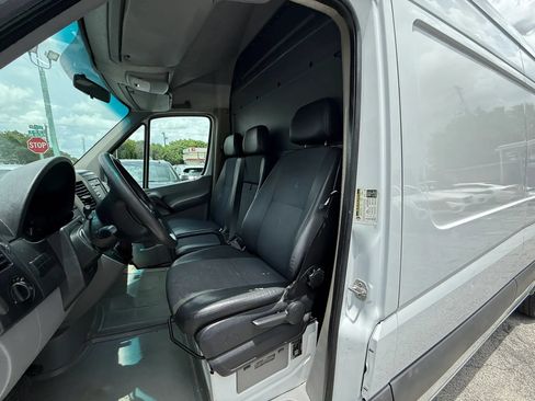 Used 2014 Mercedes-Benz Sprinter 2500 image 10