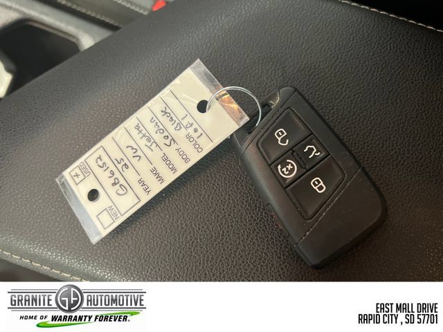 Used 2025 Volkswagen Jetta SE FWD image 25