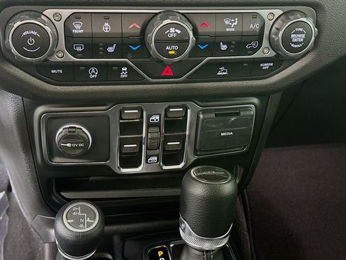 Used 2025 Jeep Gladiator Sport AWD/4WD image 23