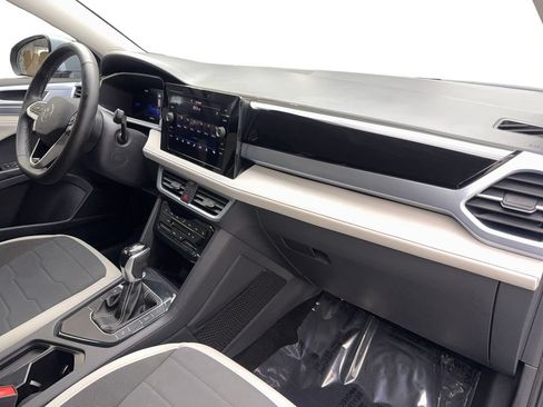 Used 2025 Volkswagen Taos SE FWD image 53