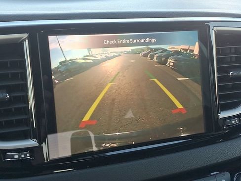 Used 2025 Chrysler Pacifica Select FWD image 21