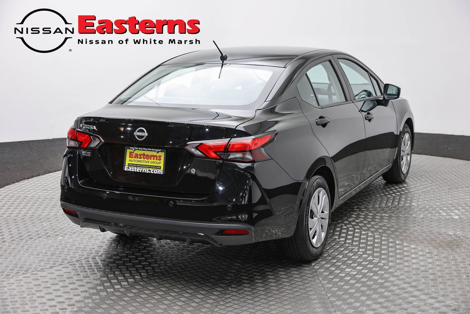 Used 2025 Nissan Versa S FWD image 5