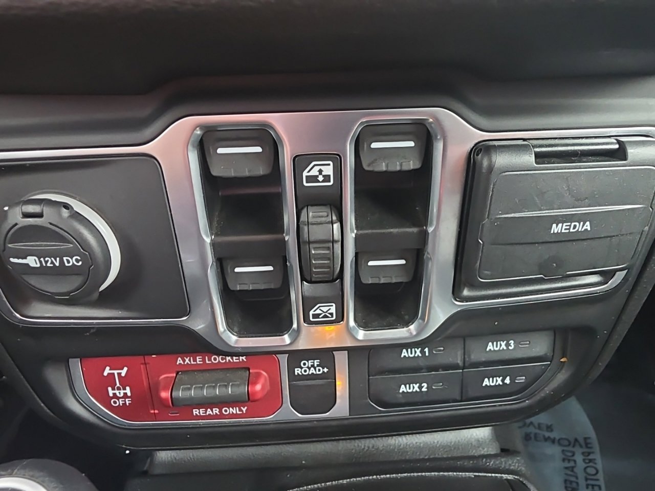 Used 2025 Jeep Wrangler Unlimited Sport AWD/4WD image 22