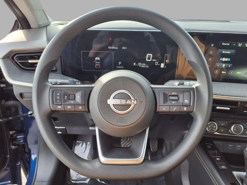 Used 2025 Nissan Kicks SV image 12