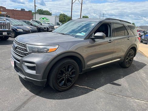 Used 2022 Ford Explorer XLT AWD/4WD image 4