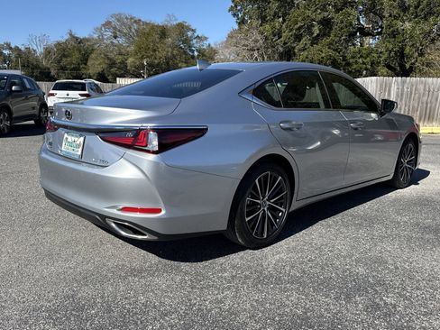 Used 2025 Lexus ES 350 w/ Premium Package image 5