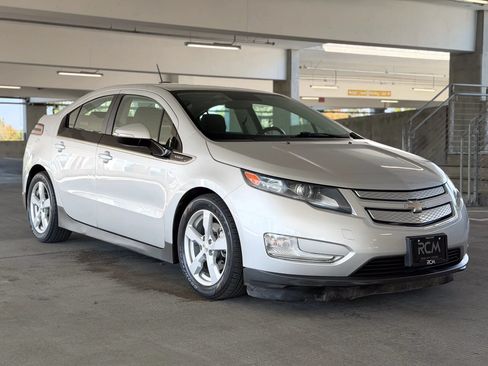 Used 2015 Chevrolet Volt FWD image 3