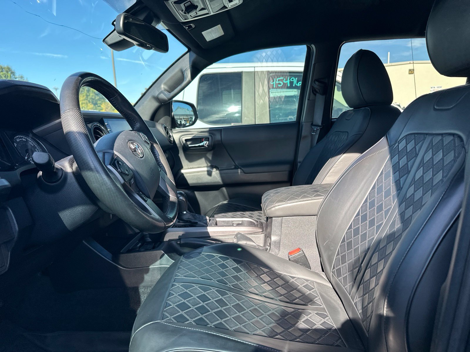 Used 2020 Toyota Tacoma TRD Off-Road AWD/4WD image 8