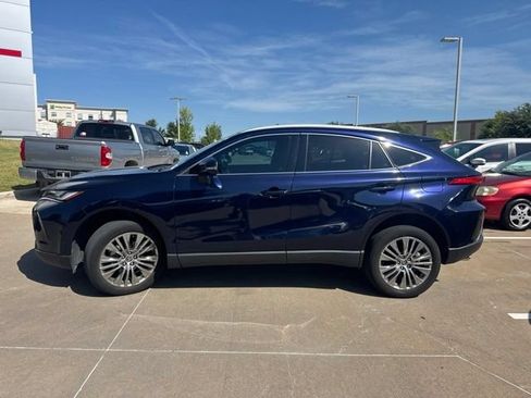 Used 2023 Toyota Venza XLE AWD/4WD image 5